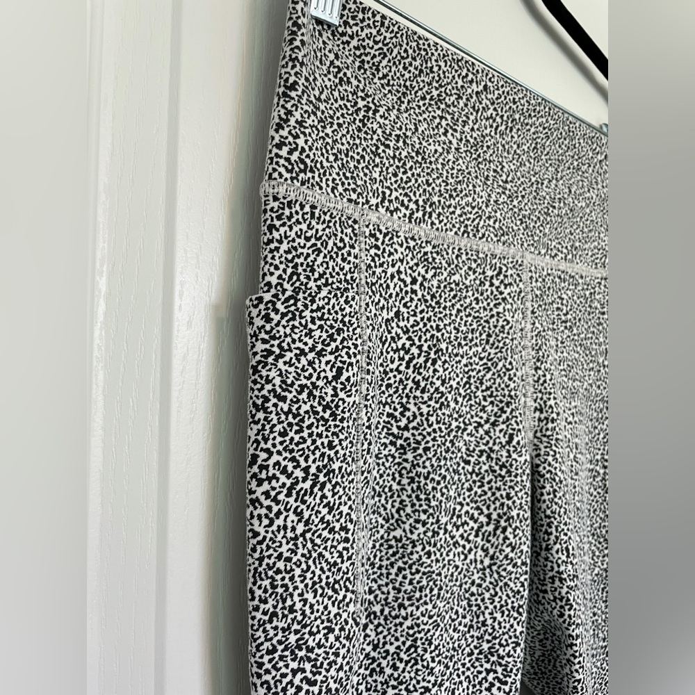 Athleta Micro Cheetah Black/Seasalt Salutation leggings Set - Picture 3 of 5